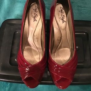 Soft Styles 7.5m Shiny Burgundy Open Toe 3” Heels… - image 1